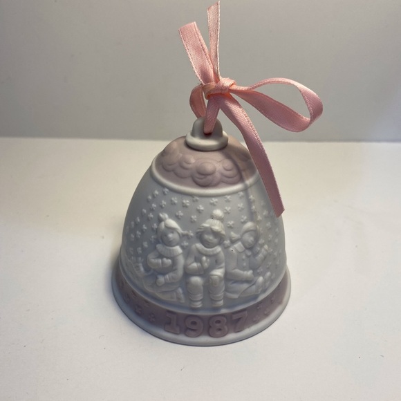 Lladro 1987 First Annual Porcelain Christmas Bell Children in the Snow with Box - Picture 6 of 6